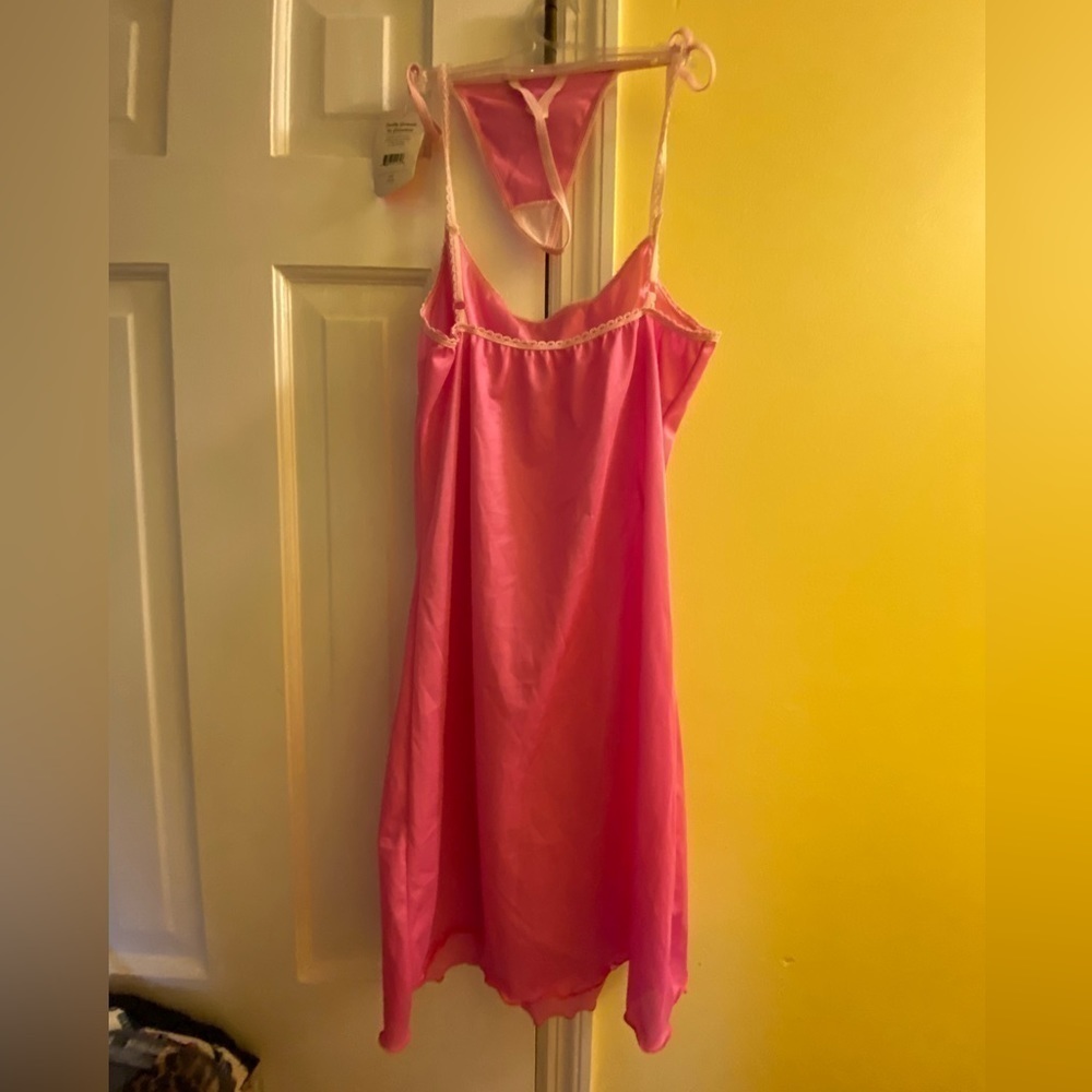 Vintage 2 piece Lingerie Set with Matching Thongs - Picture 6 of 9